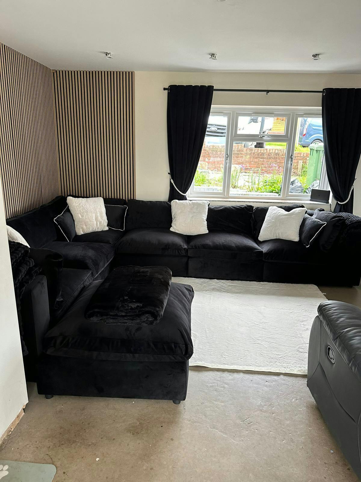 Kensington Large U-Shape Sofa & Footstool Bundle corner detail