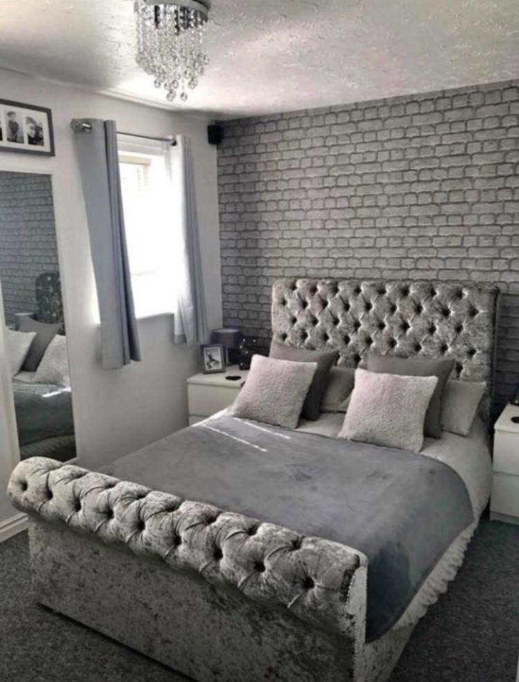 SLEIGH BED